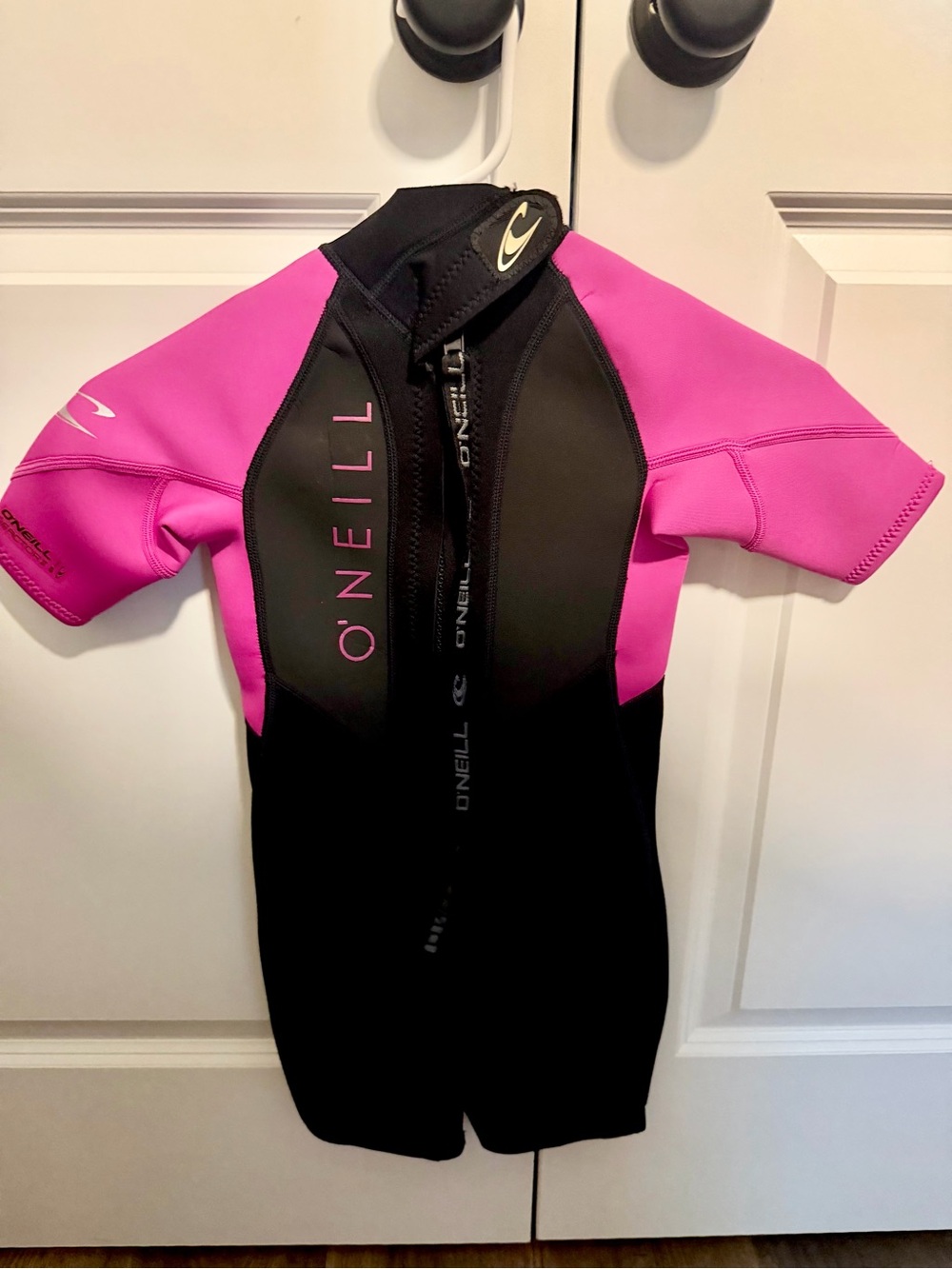 O'Neill Kids Short Sleeve Pink & Black Wetsuit- YOUTH 6 - Picture 3 of 4